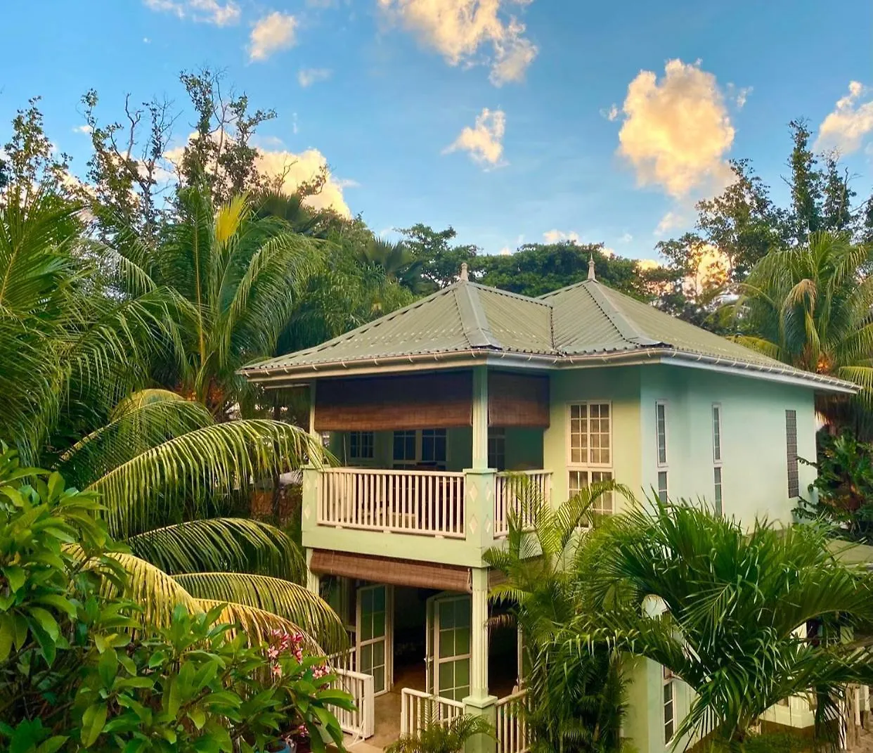 Couette-café Bord Mer Villa Beau Vallon